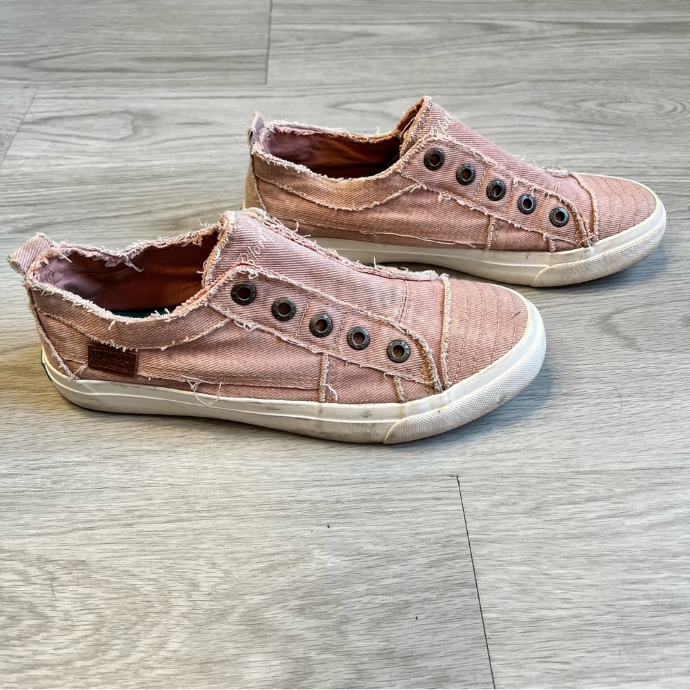 Blowfish flat slip ons, women’s size 9, light pink jean material, worn once.